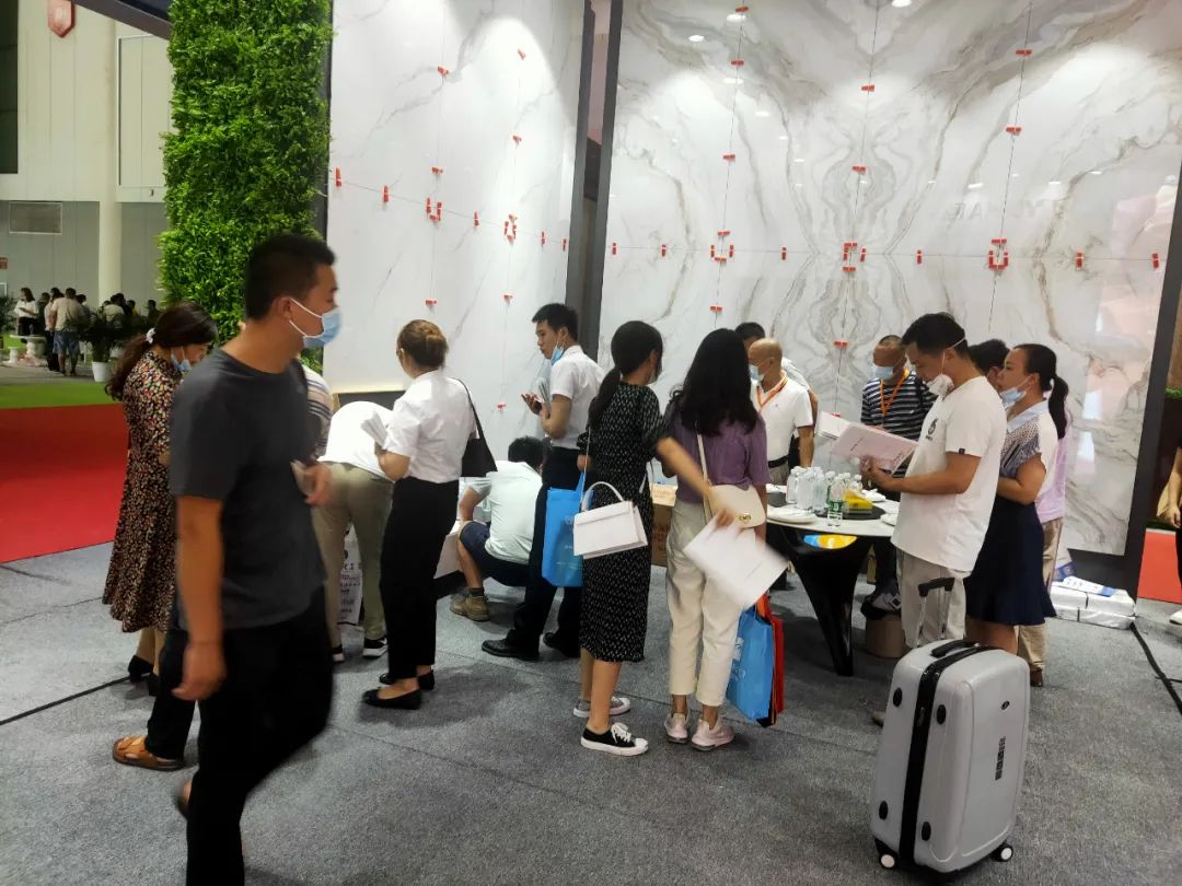 高定風口下，巖板是否會成為瓷磚行業進軍定制家居產業的“殺手锏”？(圖4)